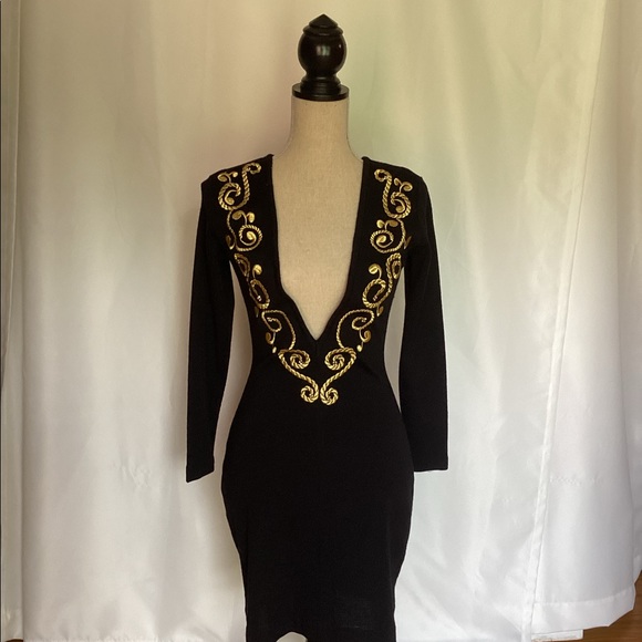 Low cut black and gold dress - Picture 6 of 10